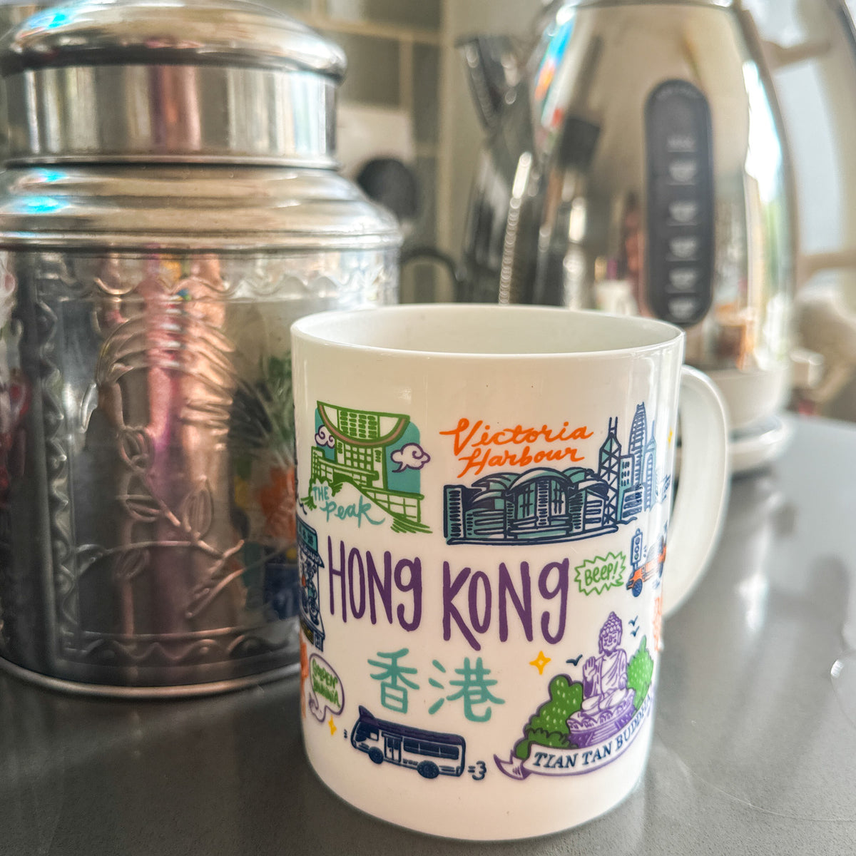 BONE CHINA MUG: Colourful Hong Kong