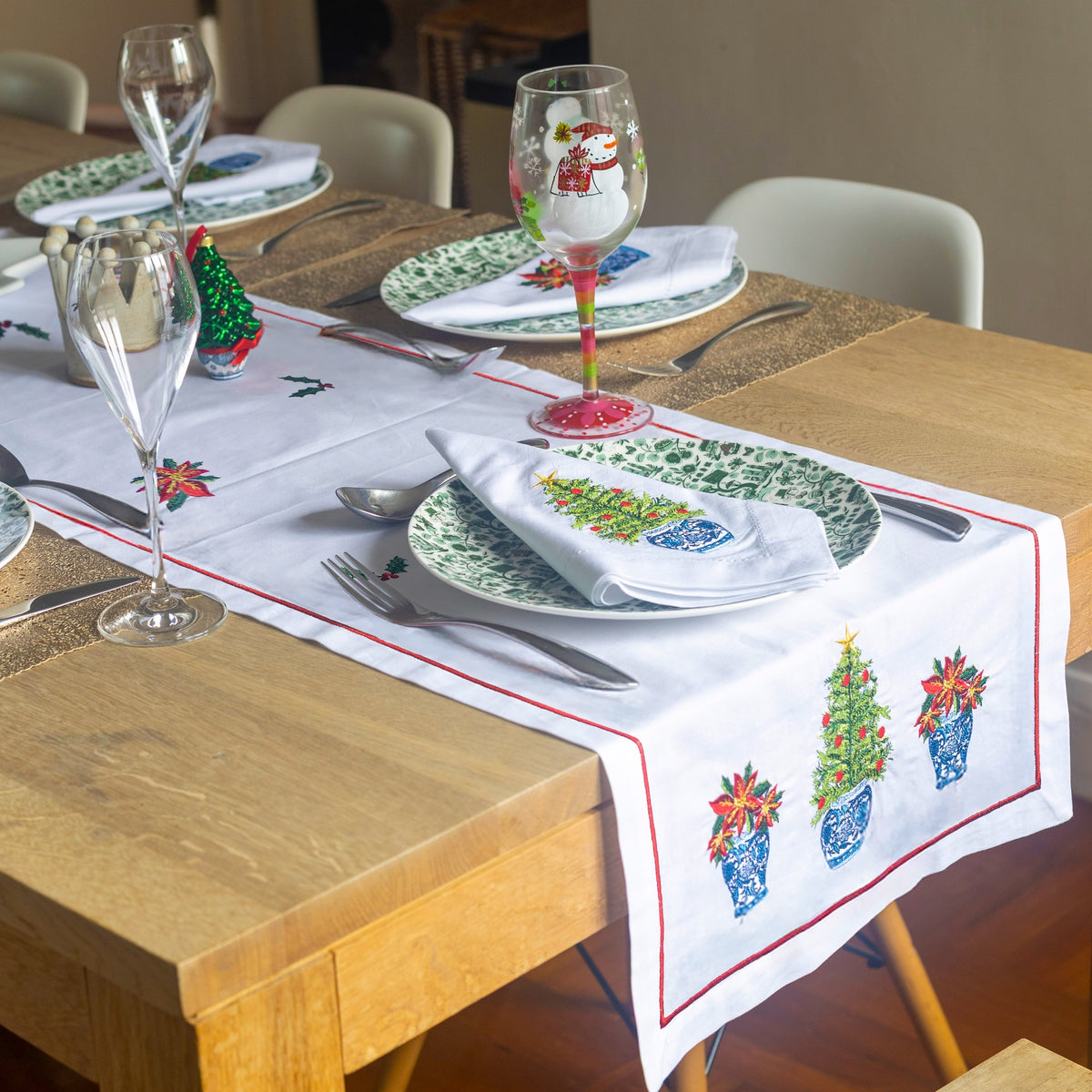 TABLE RUNNER: Festive Chinoiserie