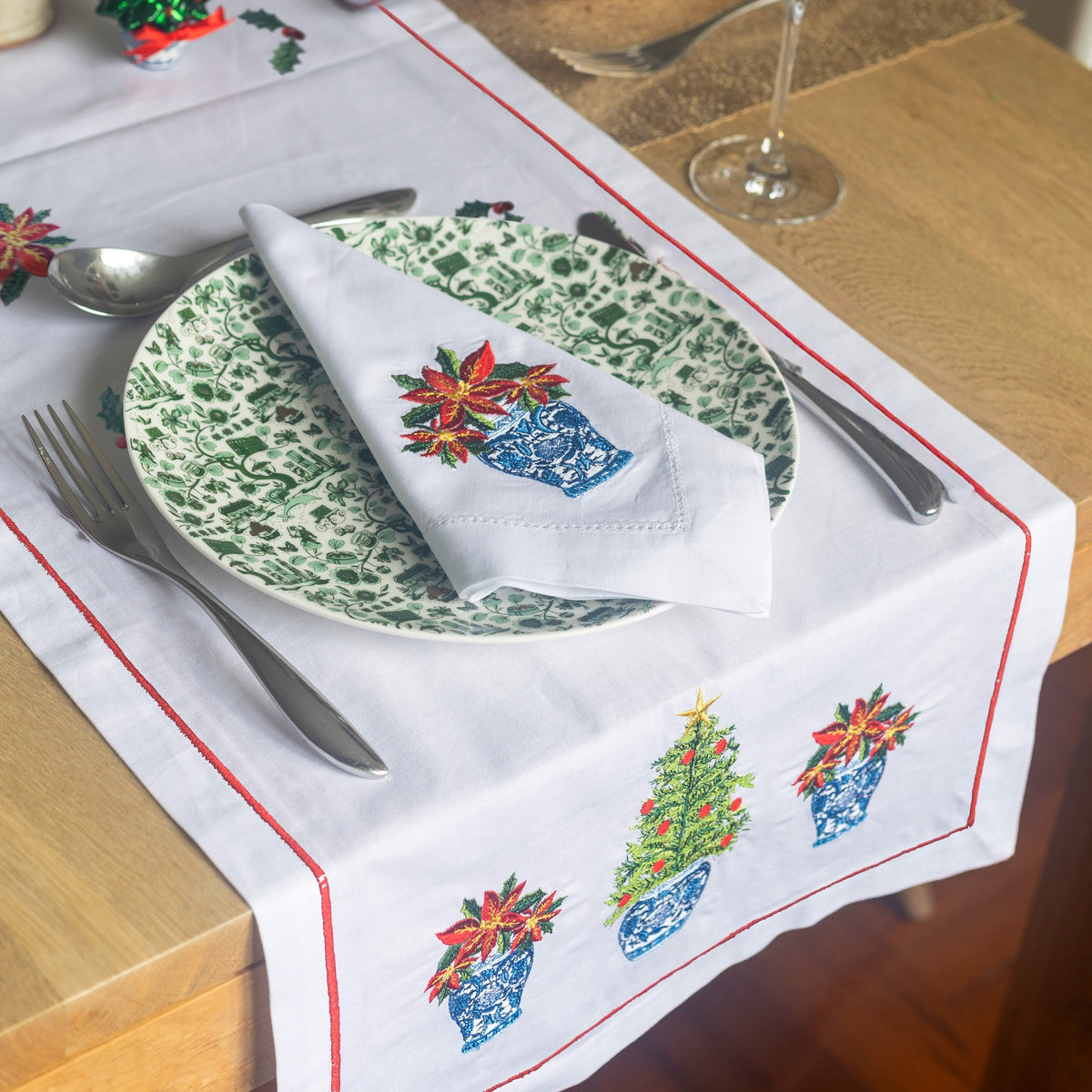 TABLE RUNNER & 4 NAPKIN SET: Festive Chinoiserie