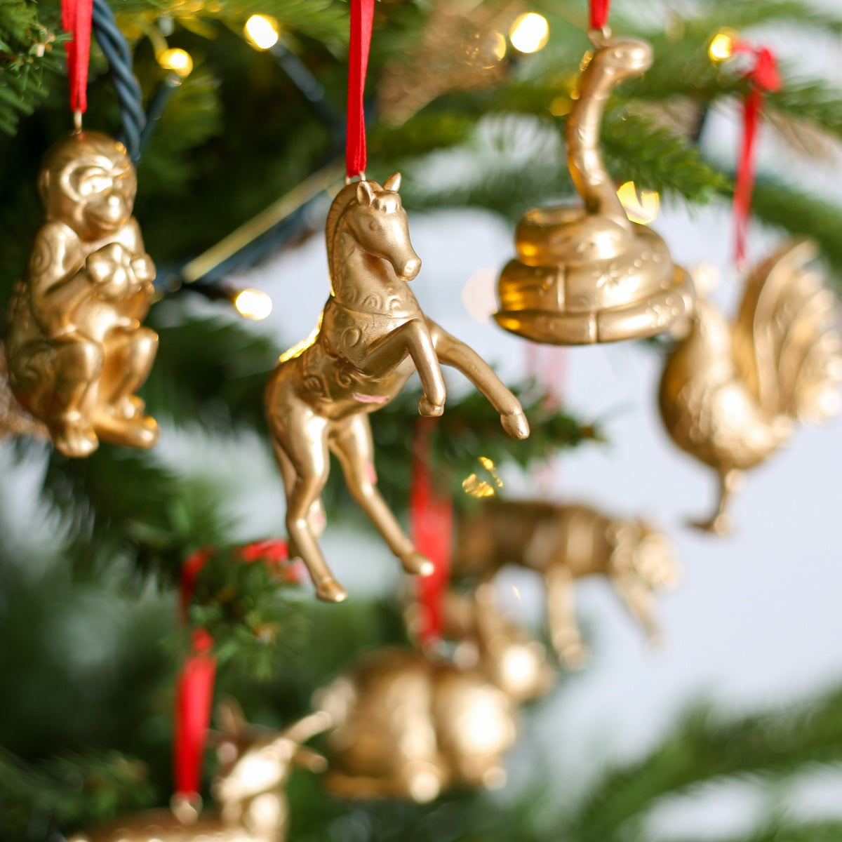 ZODIAC HANGING DECORATION: Gold Horse