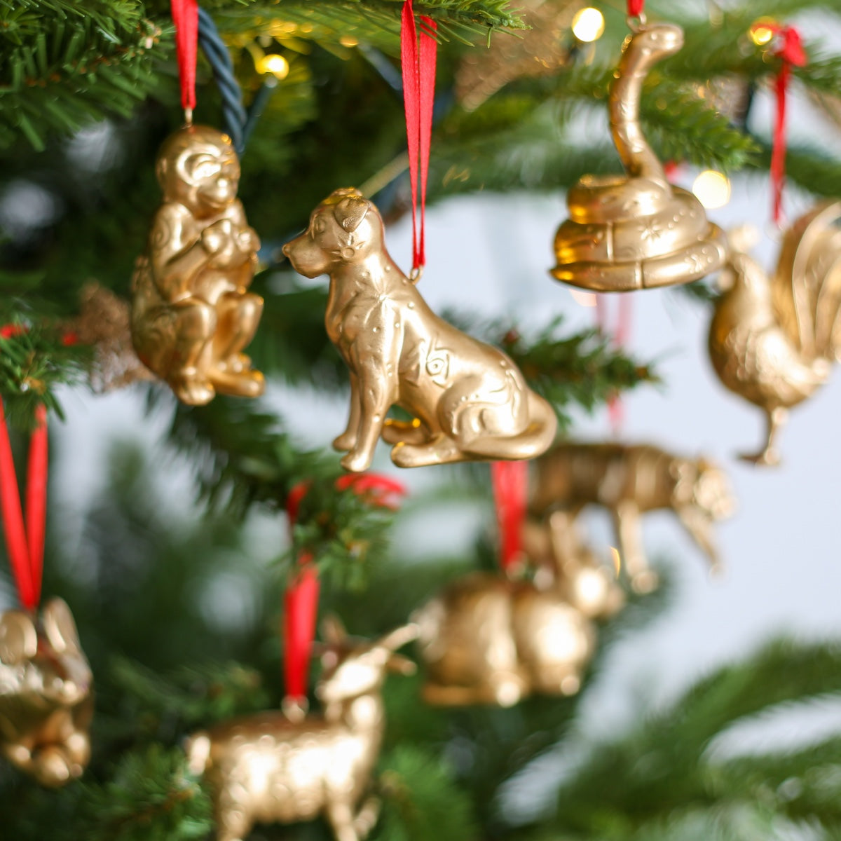 ZODIAC HANGING DECORATION: Gold Dog