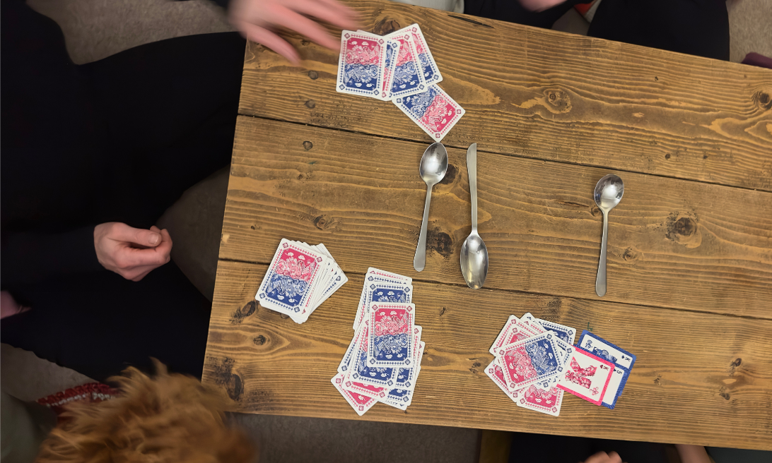 🃏 How to Play Spoons — Fast, Fun, and a Little Bit Chaotic!