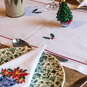 TABLE RUNNER & 4 NAPKIN SET: Festive Chinoiserie