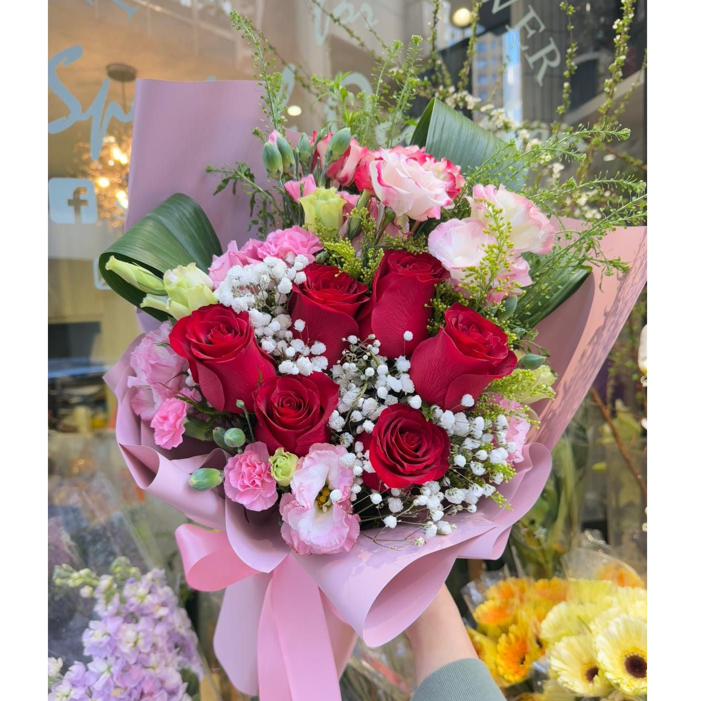 VALENTINE'S DAY BOUQUET: including free greeting card & delivery