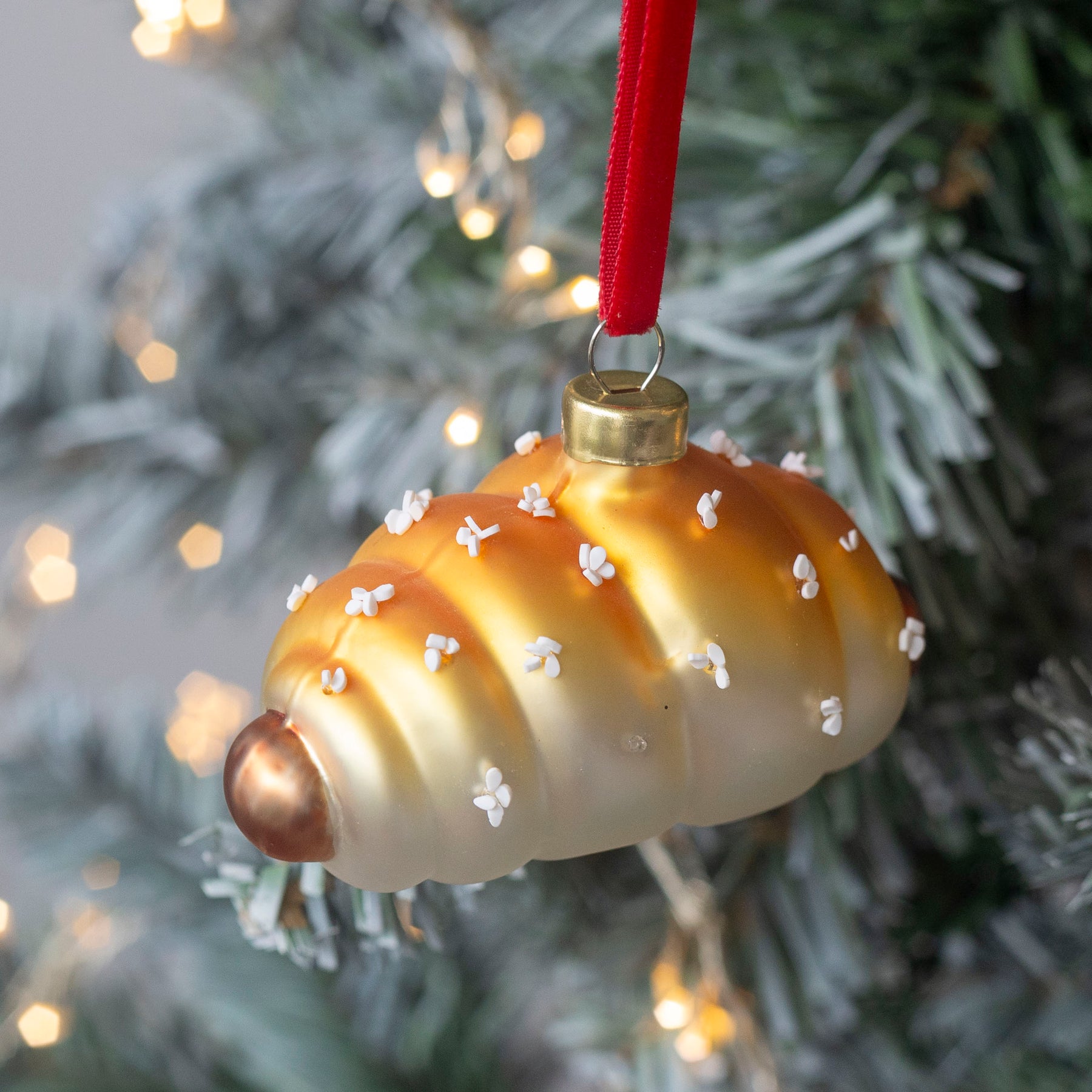GLASS DECORATION: Sausage Bun