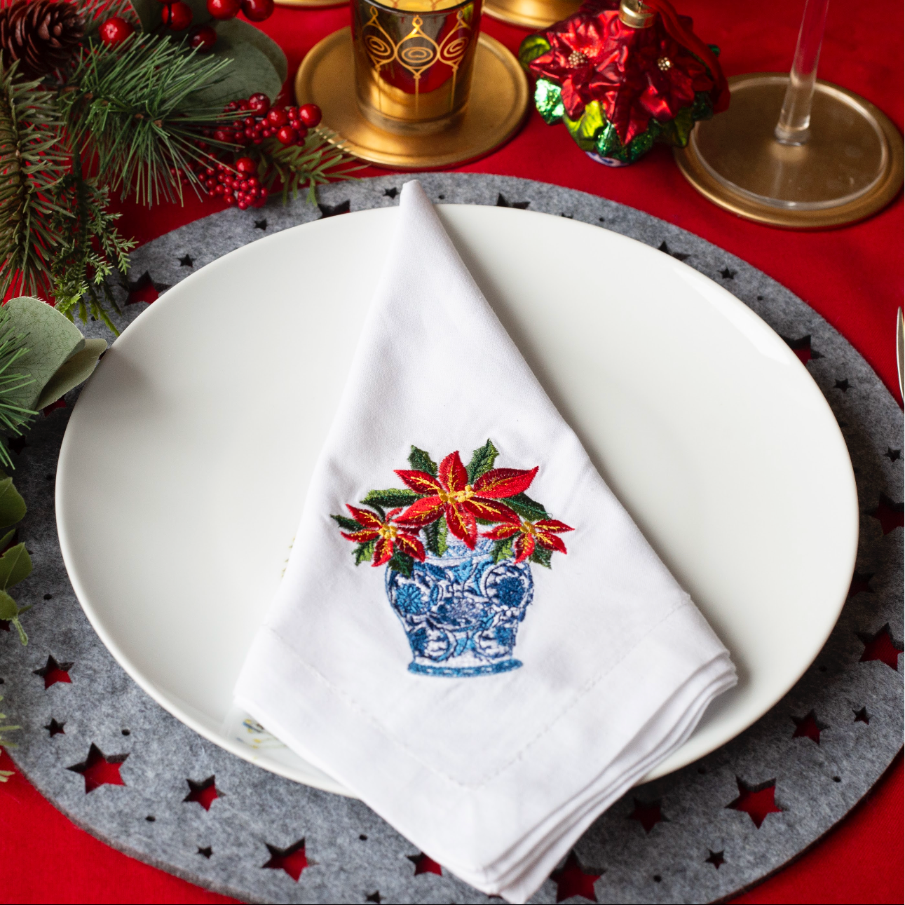 TABLE RUNNER & 4 NAPKIN SET: Festive Chinoiserie