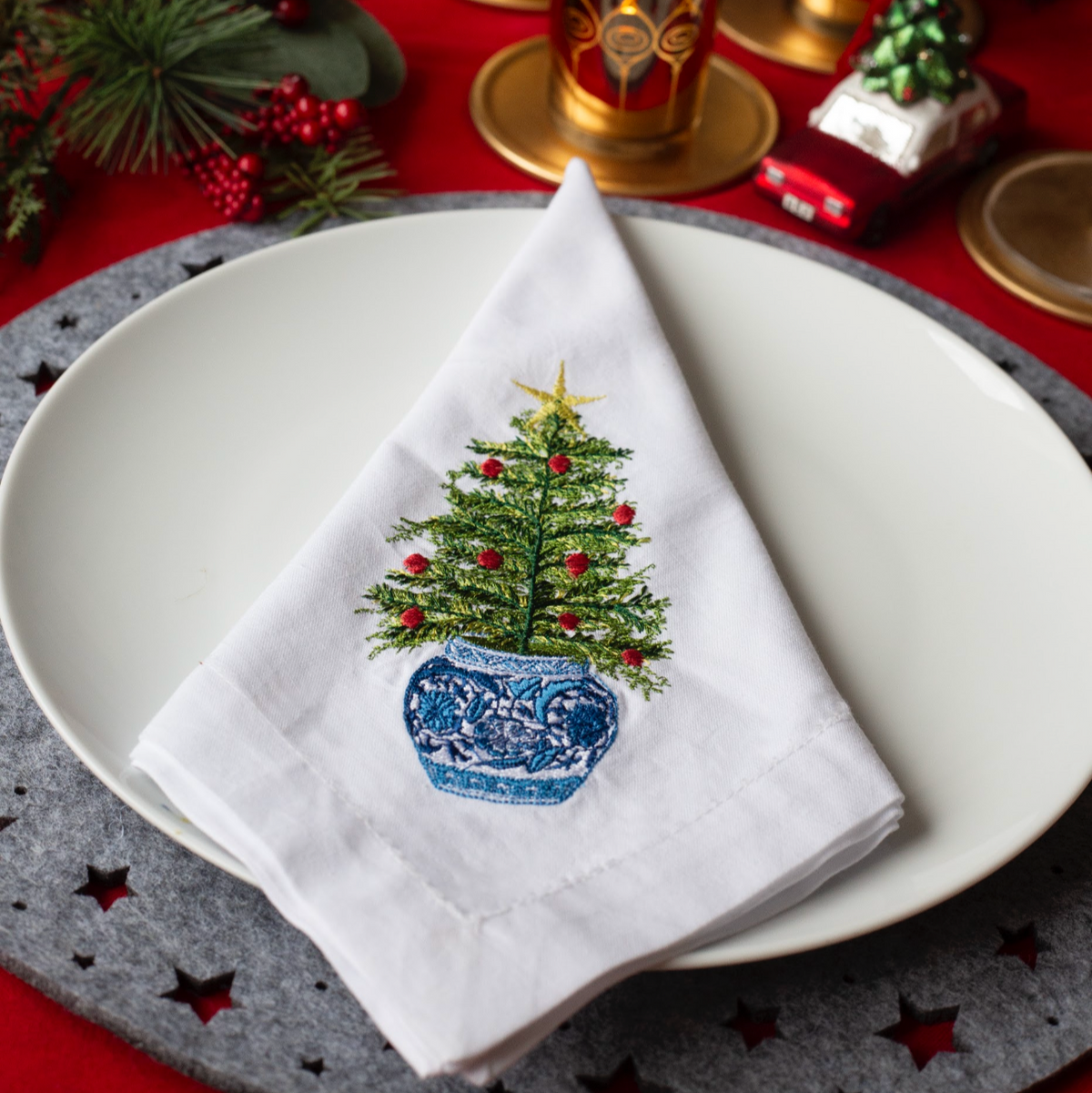TABLE RUNNER & 4 NAPKIN SET: Festive Chinoiserie