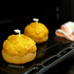 REALISTIC FOOD CANDLE: Pineapple Bun