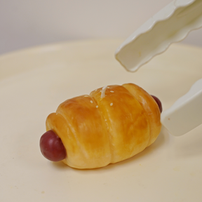 REALISTIC FOOD CANDLE: Sausage Bun